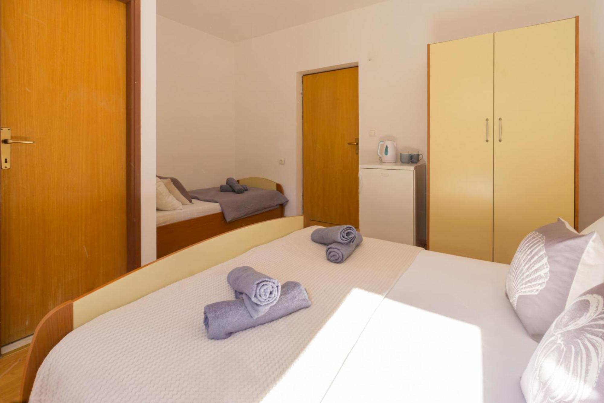 Apartment And Room Bacic Metajna Zimmer foto